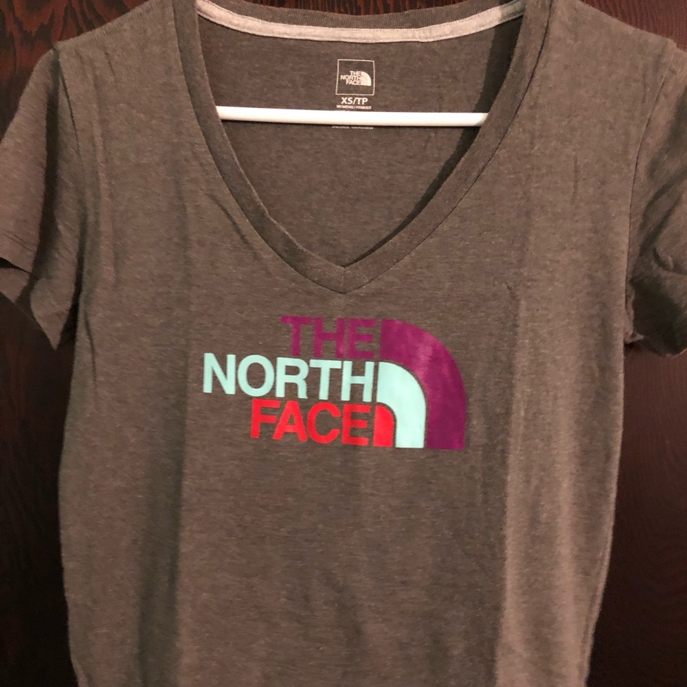 north face logo v neck t